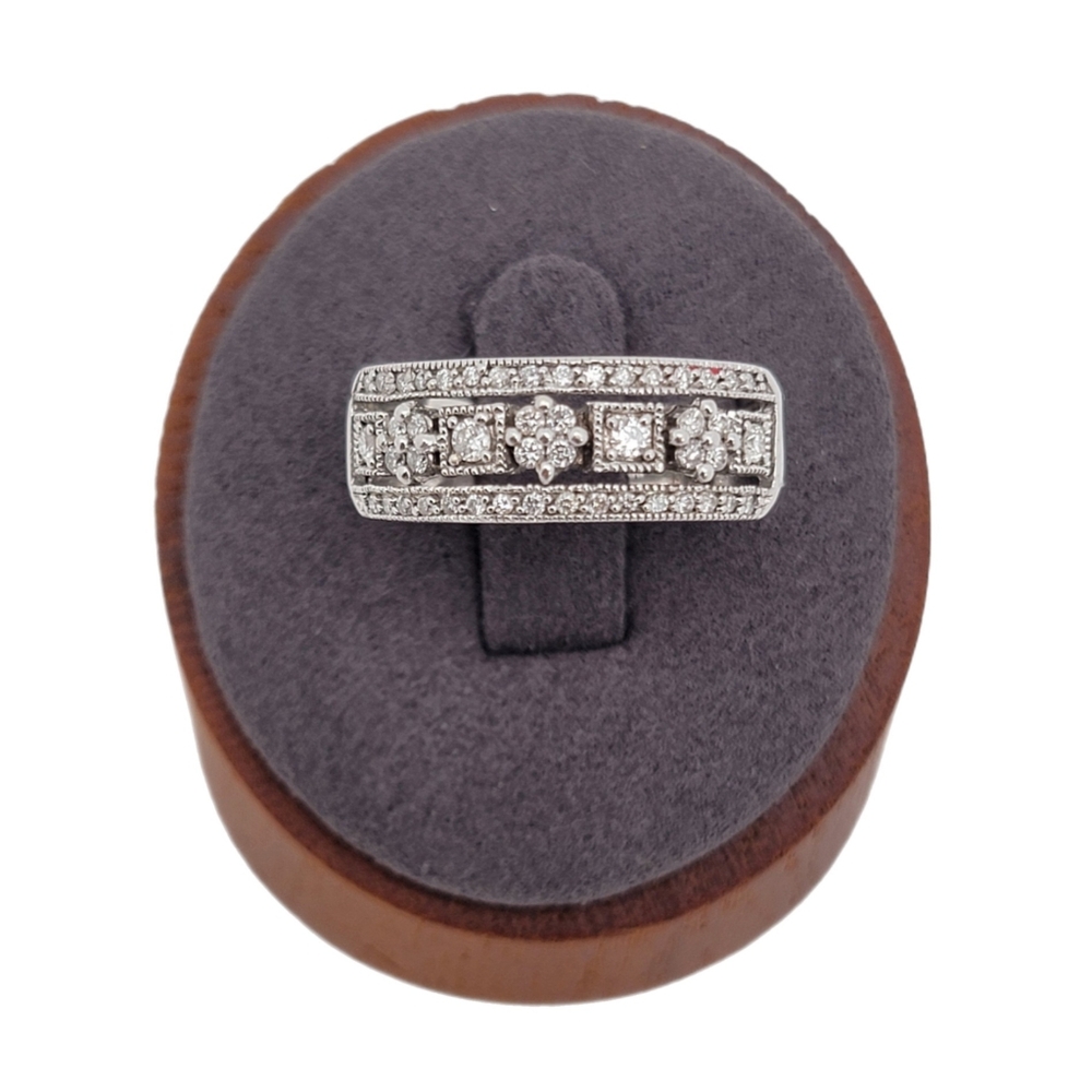 14k White Gold Floral Diamond Band Ring Size 8.25